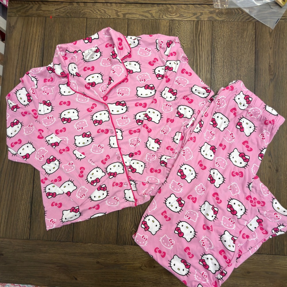 Hello Kitty by Sanrio Pink Pajama Set Womens XL Long Sleeve Button Down 2 Piece